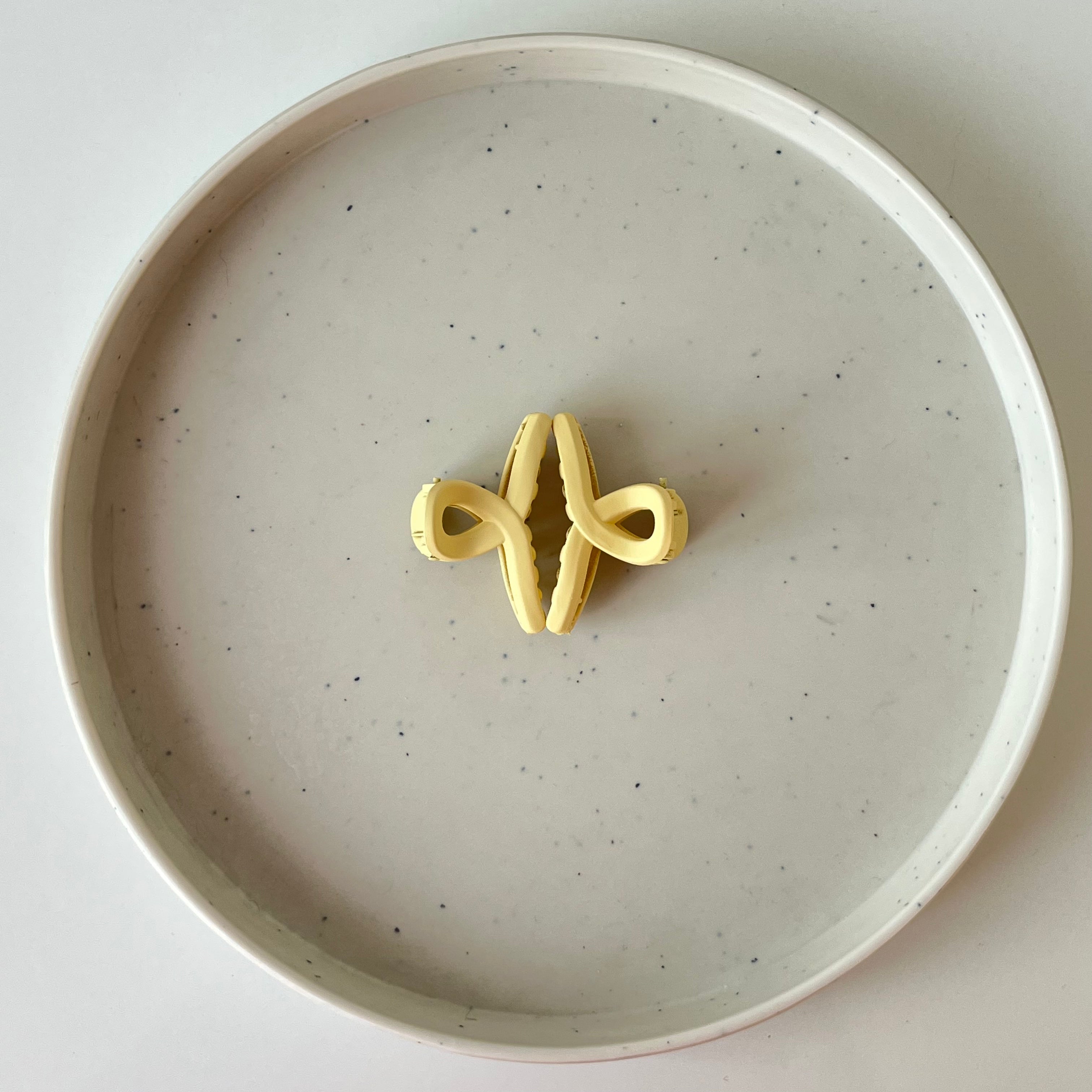 Matte Twist – Small Hair Claw